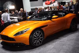 “Soi từng ngóc ngách” siêu coupe Aston Martin DB11 mới