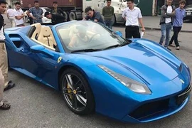 “Đập thùng” siêu xe Ferrari 488 Spider đầu tiên tại VN