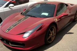 Siêu xe Ferrari 458 Italia rồng "phủ bụi" tại Trung Quốc