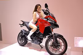 “Bỏng mắt” ngắm chân dài Việt tại triển lãm VMCS 2017