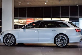 “Siêu xe gia đình” Audi RS6 Performance giá 2,91 tỷ