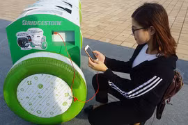 Đà Nẵng sử dụng thùng rác thông minh có thể sạc pin điện thoại