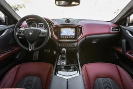 Maserati Ghibli 2018 có gì để "đấu" Mercedes E-Class