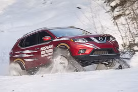 Nissan Rouge Warrior lắp bánh xích chinh phục núi tuyết