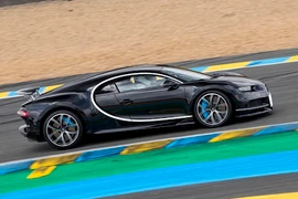 Siêu xe Bugatti Chiron nhanh hơn cả xe đua Le Mans