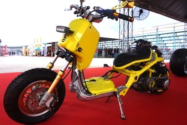 Honda Zoomer 50cc độ “trần trụi” siêu độc tại Sài Gòn