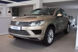 "Soi" SUV hạng sang Volkswagen Touareg giá 2,9 tỷ tại VN 