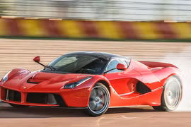 Các hãng xe cuối cùng sử dụng động cơ 12 xi-lanh