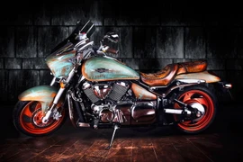 Cruiser Suzuki Intruder biến hình “xế nổ” siêu sang nghệ thuật