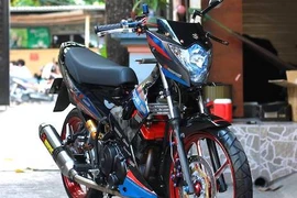 Dân chơi Sài Gòn độ Suzuki Satria F150 "hàng khủng"