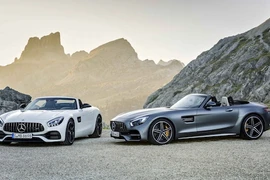 Mercedes “show hàng” siêu xe mui trần AMG GT Roadster
