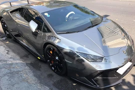 Lamborghini Huracan “khủng” nhất Việt Nam khoe màu độc