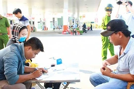 Bị CSGT phát hiện dương tính với ma túy, tài xế hốt hoảng nói chỉ uống thuốc đau bao tử