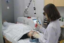 "Tiền mất tật mang" vì trẻ hóa da bằng laser ở thẩm mỹ viện dởm