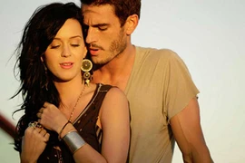 Sau scandal đạo nhạc, Katy Perry bị tố quấy rối tình dục