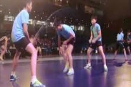 Video: Đẳng cấp nhảy dây của học sinh TQ khiến cả thế giới kinh ngạc