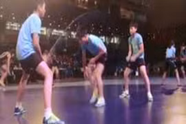 Video: Đẳng cấp nhảy dây của học sinh TQ khiến cả thế giới kinh ngạc