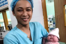 Kinh ngạc,bé gái nặng 5,5 kg sinh thường ở Nghệ An