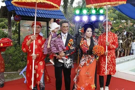 Sau ồn ào bị vợ cũ tố, MC Thanh Bạch làm đám cưới lần thứ 10