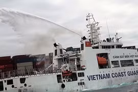 Tàu hàng nước ngoài cháy trên biển Ninh Thuận, nguy cơ tràn dầu