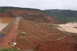 Tích nước trong lúc thi công thủy điện cực kỳ nguy hiểm