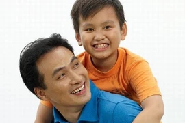 Con trai của Chi Bảo lớn phổng phao đến ngỡ ngàng