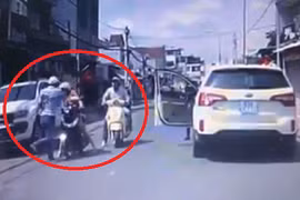 Công an đã mời tài xế hành hung phụ nữ chạy xe máy lên làm việc