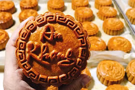 Các loại bánh Trung thu handmade đẹp lạ, thơm ngon quyến rũ khách thành phố
