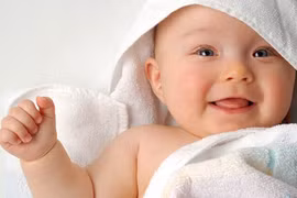 Sốc với bé chào đời dây rốn dài gần 1m, quấn cả cổ cả chân