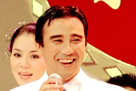 Người phụ nữ bên cạnh Quyền Linh từ nghèo khó đến thành đạt 