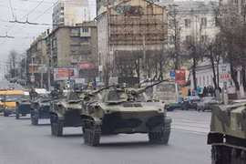 Máu đổ ở Slavyansk, Nga huy động binh sĩ tiến sát biên giới Ukraine