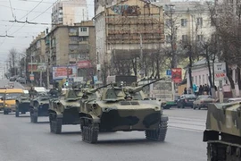 Máu đổ ở Slavyansk, Nga huy động binh sĩ tiến sát biên giới Ukraine