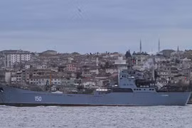 Chiến hạm Nga tiến vào Biển Đen tăng lực lượng cho Crimea?