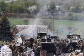 Quân đội Kiev nã súng cối vào ngoại ô Slavyansk