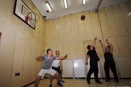 Cuộc sống trên tàu phá băng Trung Quốc mắc kẹt ở Nam Cực