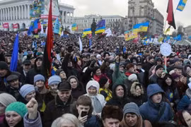 Ukraine "giữa đôi dòng“: theo phương Tây hay Nga?