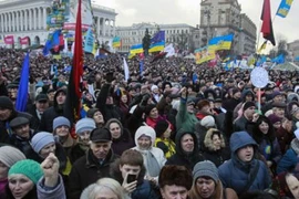 Ukraine "giữa đôi dòng“: theo phương Tây hay Nga?