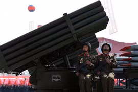 Triều Tiên bắn thử tên lửa hay đạn siêu pháo 300mm?