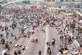 Người biểu tình tiếp tục chiếm đóng các ngả đường Hong Kong