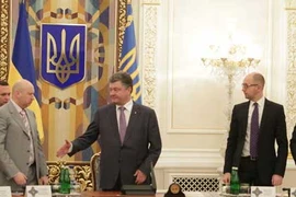 Tổng thống Ukraine đàm phán với phe biểu tình miền đông
