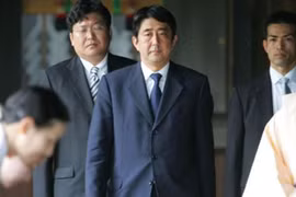 Trung-Nhật lần đầu hội đàm sau chuyến thăm đền Yasukuni của ông Abe