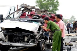 Hiện trường 2 xe khách tông nhau trực diện ở Tây Ninh