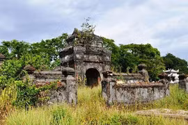 Chính quyền lên tiếng vụ bia mộ bà nội vua Thành Thái bị đào bới