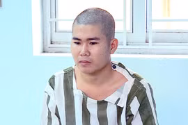 Tạm giam 4 tháng thanh niên 19 tuổi đánh bạn nhậu mù mắt bằng chai bia