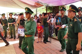 Đẫm nước mắt cảnh tiễn đưa Thiếu tá biên phòng Vi Văn Nhất