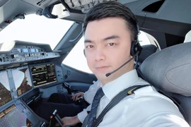 Soi gu ăn mặc nam tính của phi công Hà Duy