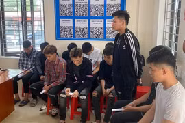 Khởi tố 12 đối tượng mang dao, kiếm đi đánh nhau tại Bắc Giang