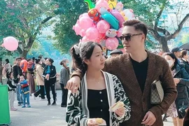  Mạnh Trường khoe ảnh dạo phố cùng con gái nhận nhiều lời khen