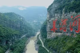 Bí ẩn của dòng sông cứ trời mưa là đổi sang màu đỏ như máu