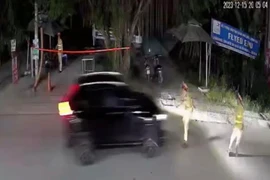 Hà Nam: Nam tài xế lao thẳng vào 2 CSGT đang đo nồng độ cồn